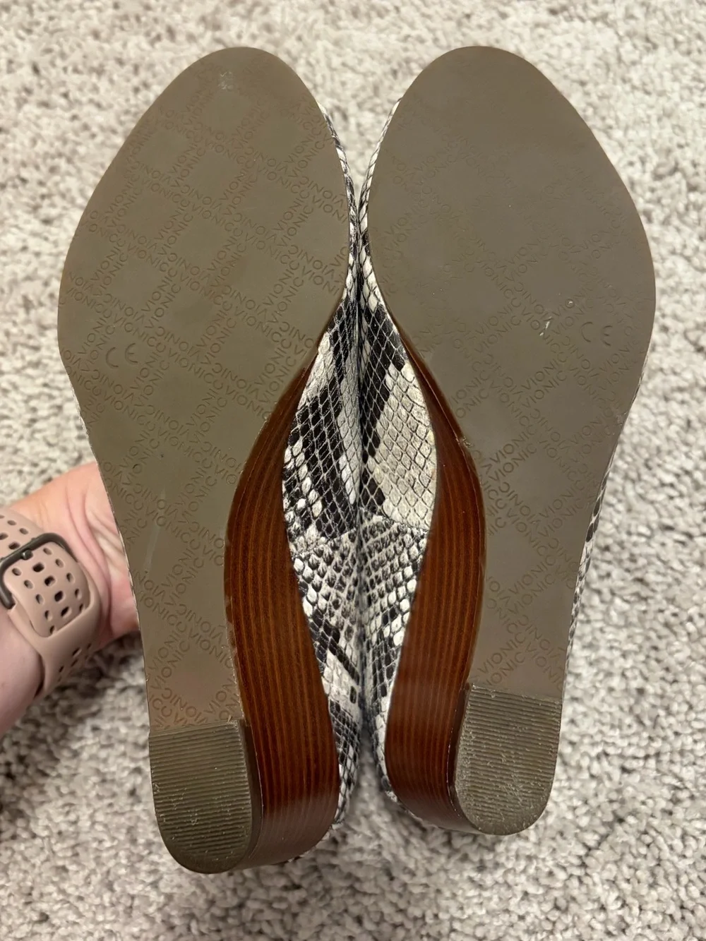 Vionic Bria Snakeskin Leather Peep Toe Wedge Heels Size 6
